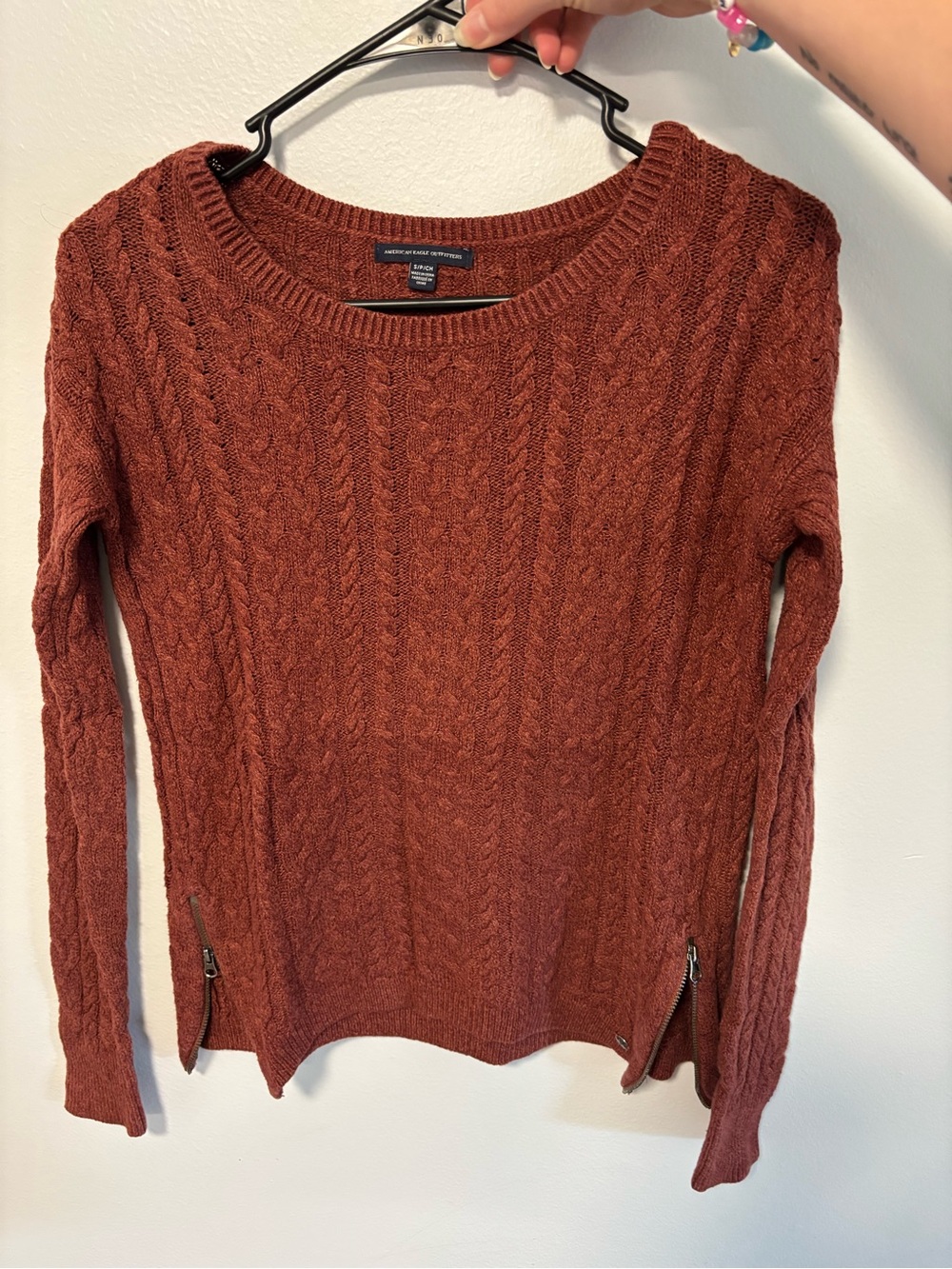 AE light cable sweater